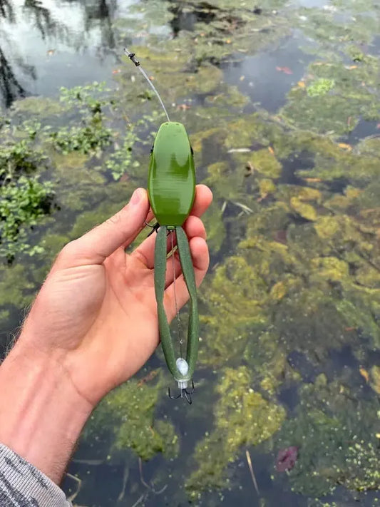 Weedless Frog Lure: Snag-Free Casts + Irresistible Bass Bites! 🌿💥